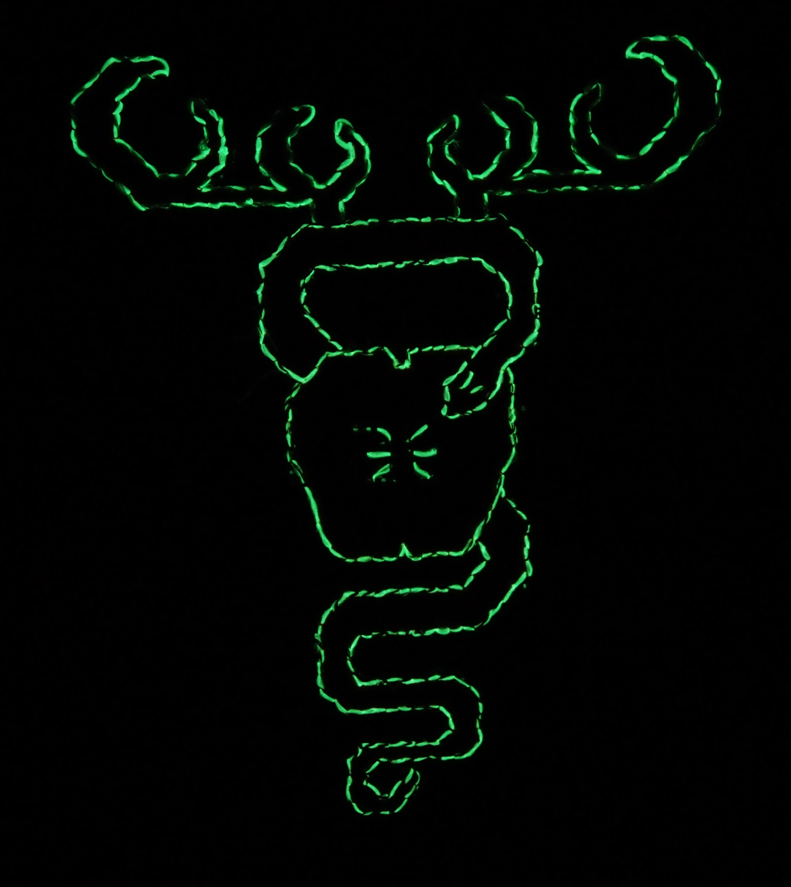 glow in the dark outline